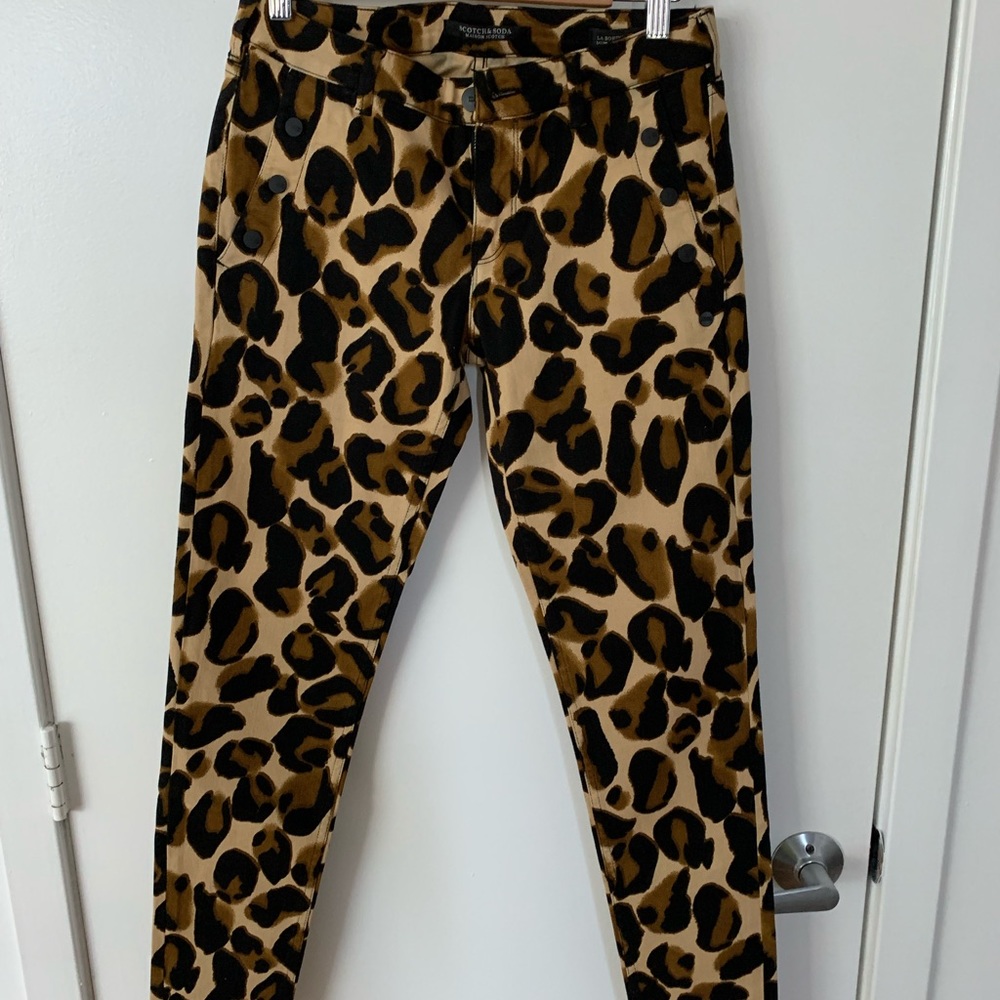 26/32 Scotch & Soda pants in leopard.